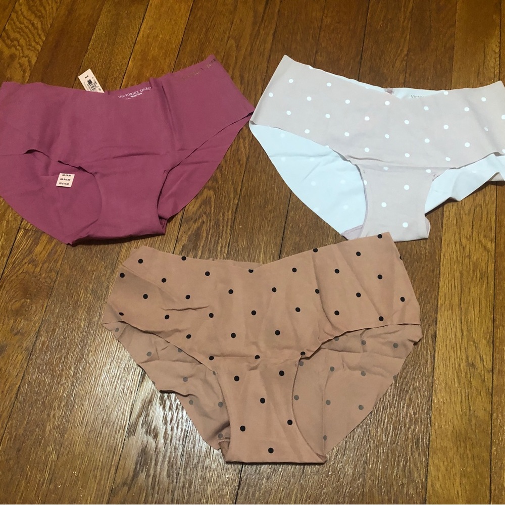 **NWT** Set of 3 Seamless Victoria’s Secret Hiphuggers in Size M